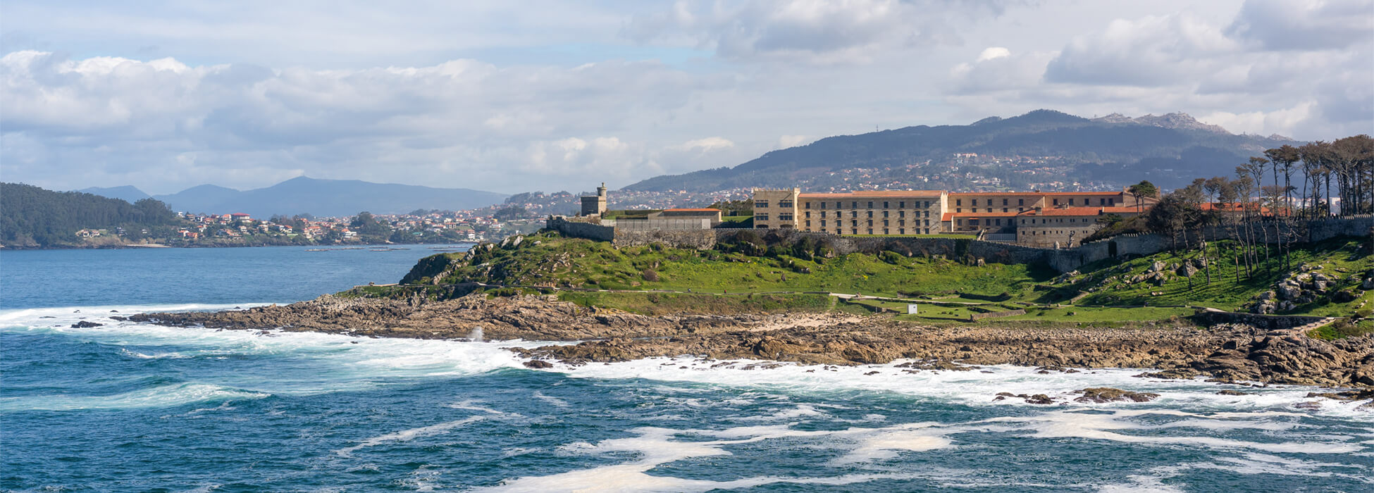 Stunning views and sunsets with the Cíes Islands in the background